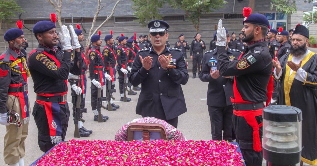 Security Division SECURITY DIVISION PAYS TRIBUTE TO MARTYRED HEROES ON YOUM-E-SHUHADA-E ...